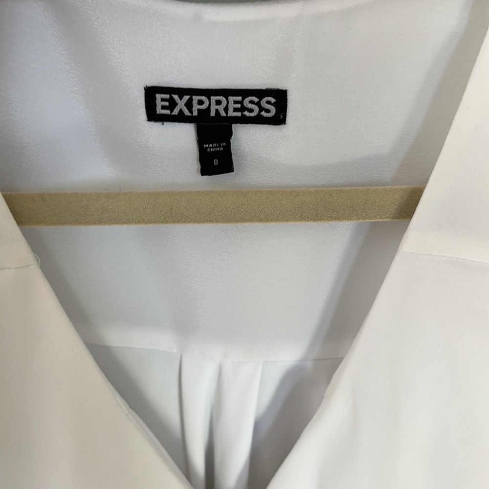 Express Ruffle Zip Front Romper 0 - Picture 4 of 8